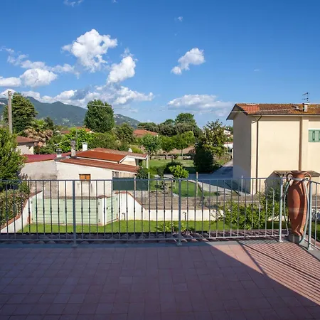 Clara Few Km From The Sea - Happy * Pietrasanta